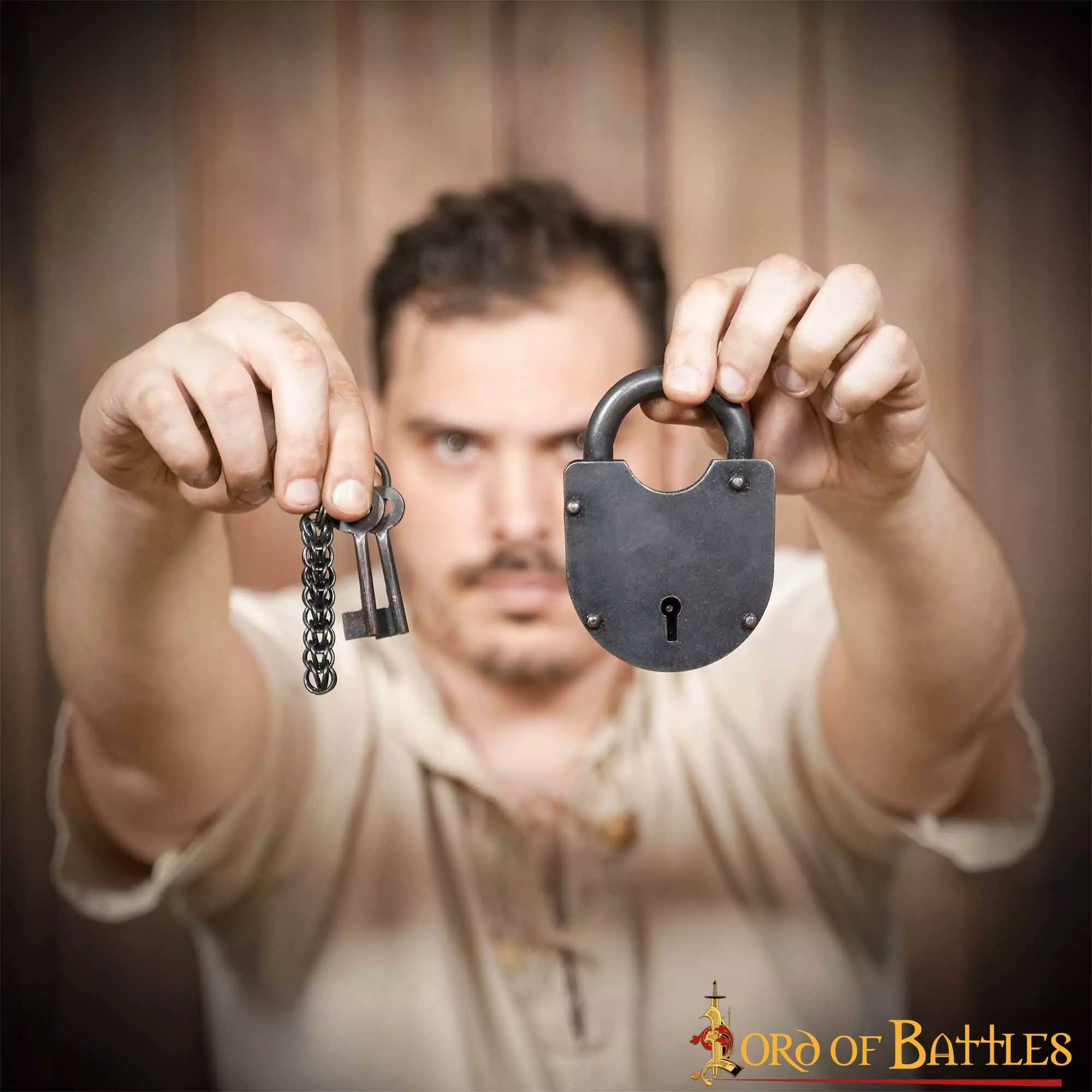 Candado Medieval De Hierro Forjado A Mano Con Dos Llaves Funcionales 8 Candado Medieval De Hierro Forjado A Mano Con Dos Llaves Funcionales - Imagen 6