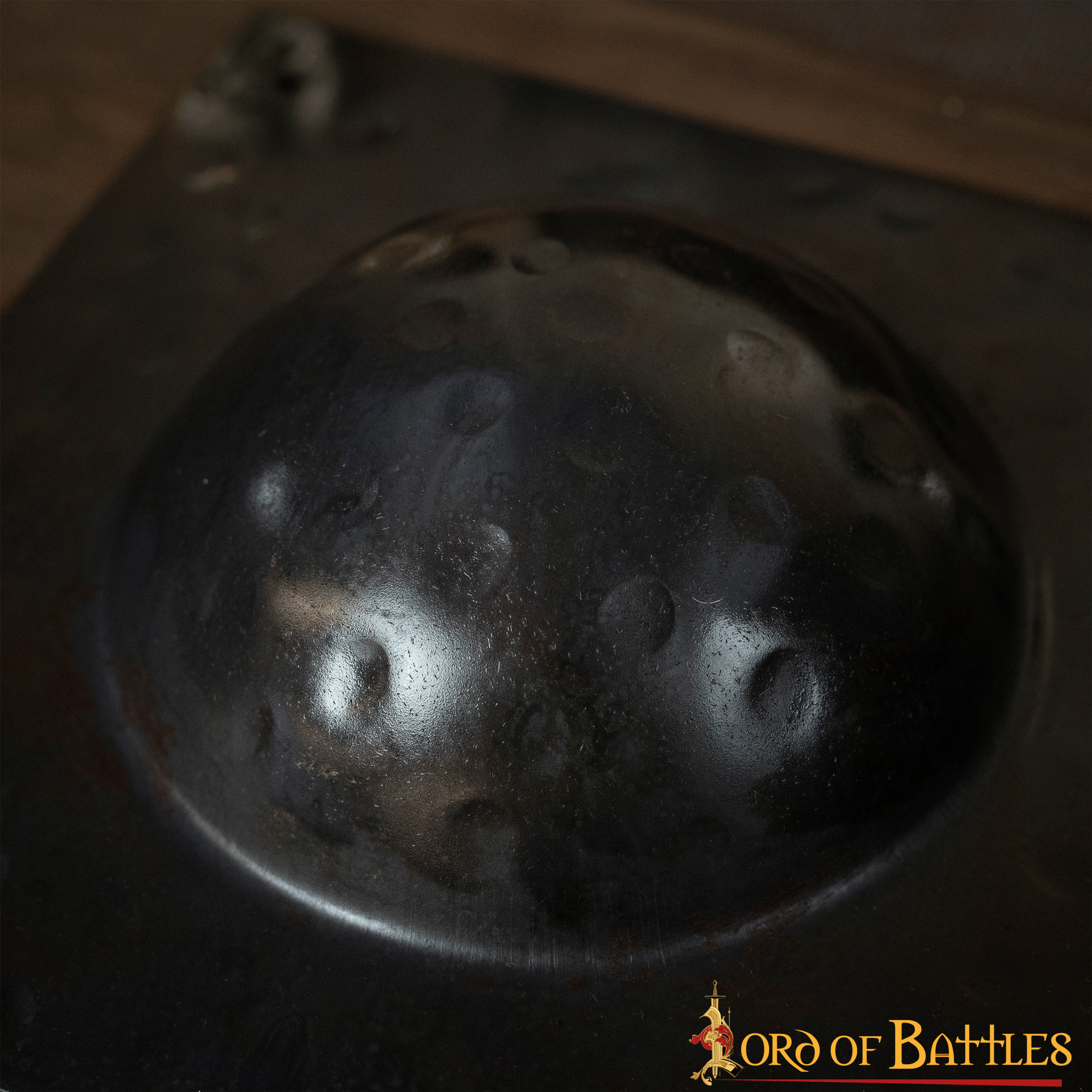 Escudo Cuadrado Jefe Umbo De Acero Hecho A Mano Para Escudos Scutum Romanos 7 Escudo Cuadrado Jefe Umbo De Acero Hecho A Mano Para Escudos Scutum Romanos - Imagen 5