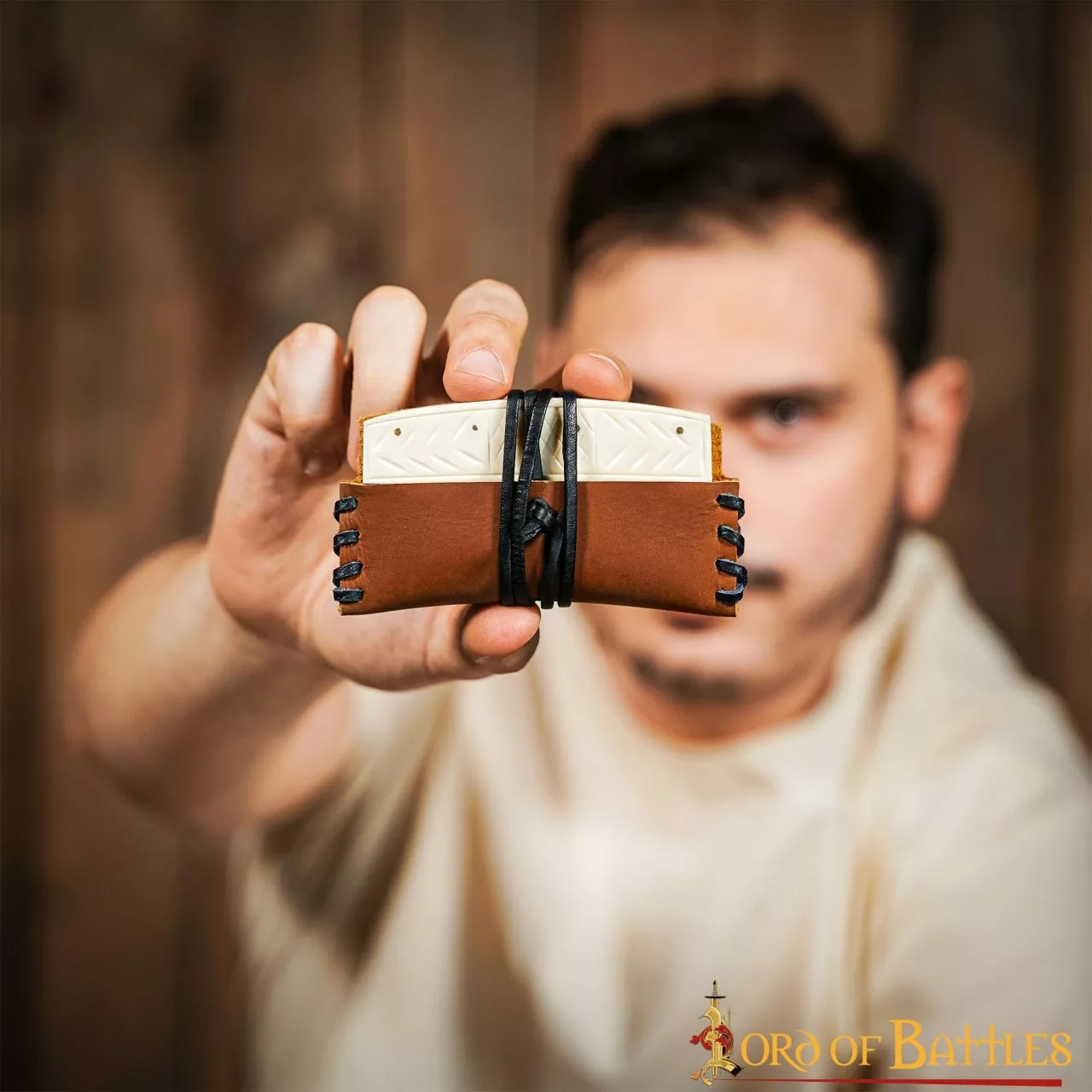 Peine Medieval De Hueso Con Funda De Cuero 4 Peine Medieval De Hueso Con Funda De Cuero - Imagen 2