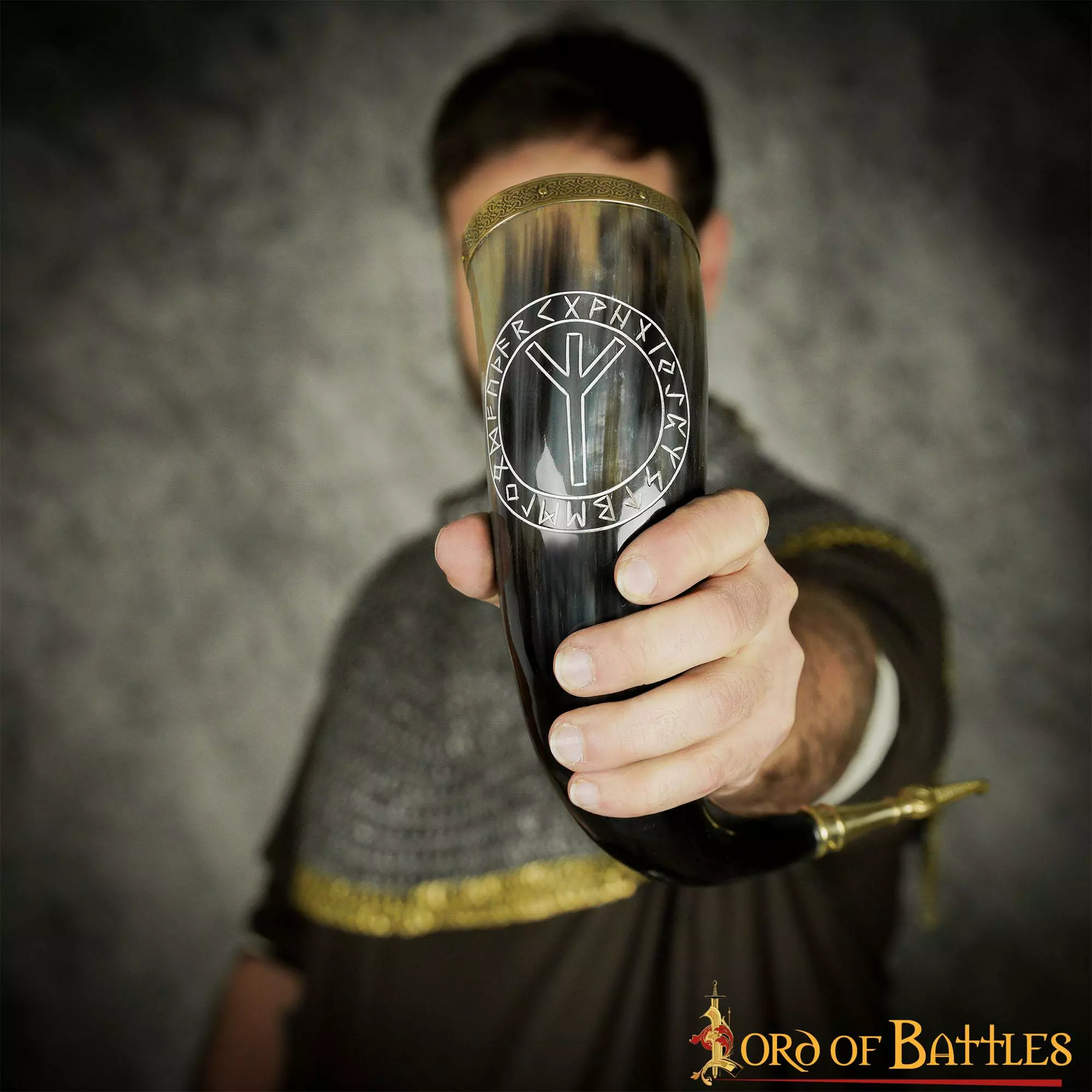 Cuerno Para Beber De La Runa De Protección Algiz Con Decoración De Latón Cuerno De Buey Auténtico 8 Cuerno Para Beber De La Runa De Protección Algiz Con Decoración De Latón Cuerno De Buey Auténtico - Imagen 6