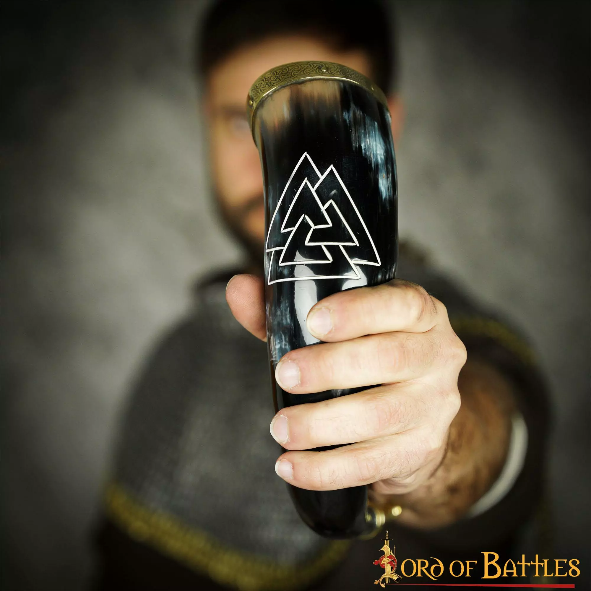 Cuerno Medieval Vikingo Para Beber Con Válvula Grabada Cuerno De Buey Auténtico 8 Cuerno Medieval Vikingo Para Beber Con Válvula Grabada Cuerno De Buey Auténtico - Imagen 6