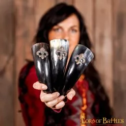 Juego De 3 Cuernos Para Beber Flor De Lis Hechos A Mano En Auténtico Cuerno De Buey 13 Juego De 3 Cuernos Para Beber Flor De Lis Hechos A Mano En Auténtico Cuerno De Buey -Armadura Ventas 8 147