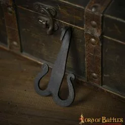 Hebilla De Gancho De Cinturón Celta De Hierro Forjado A Mano Accesorio Medieval Funcional 12 Hebilla De Gancho De Cinturón Celta De Hierro Forjado A Mano Accesorio Medieval Funcional -Armadura Ventas 8516 04 scaled 1